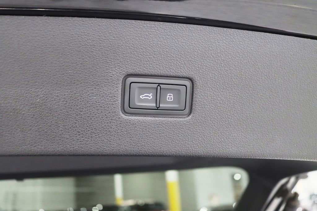 Used 2025 Audi Q8 Prestige AWD/4WD image 45