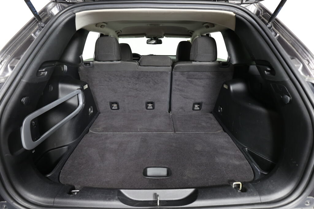 Used 2014 Jeep Cherokee Latitude FWD image 18