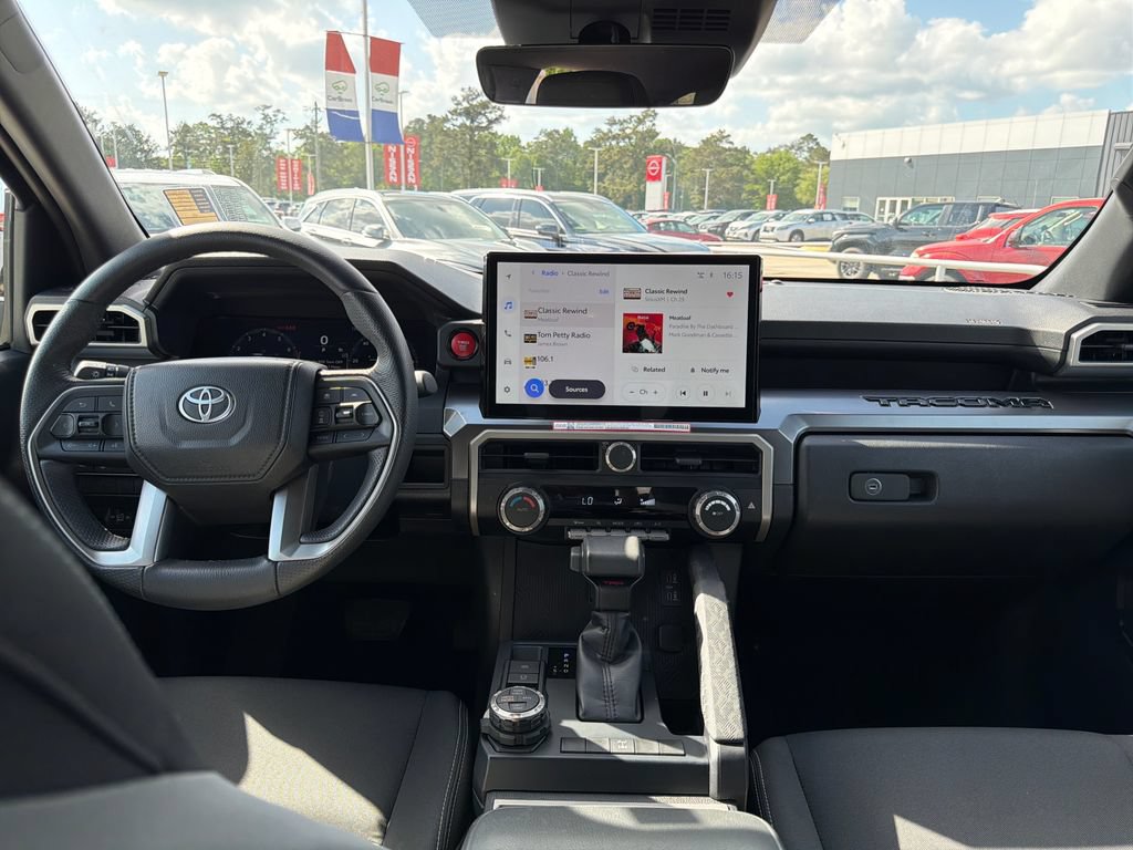 Used 2025 Toyota Tacoma TRD Off-Road AWD/4WD image 15