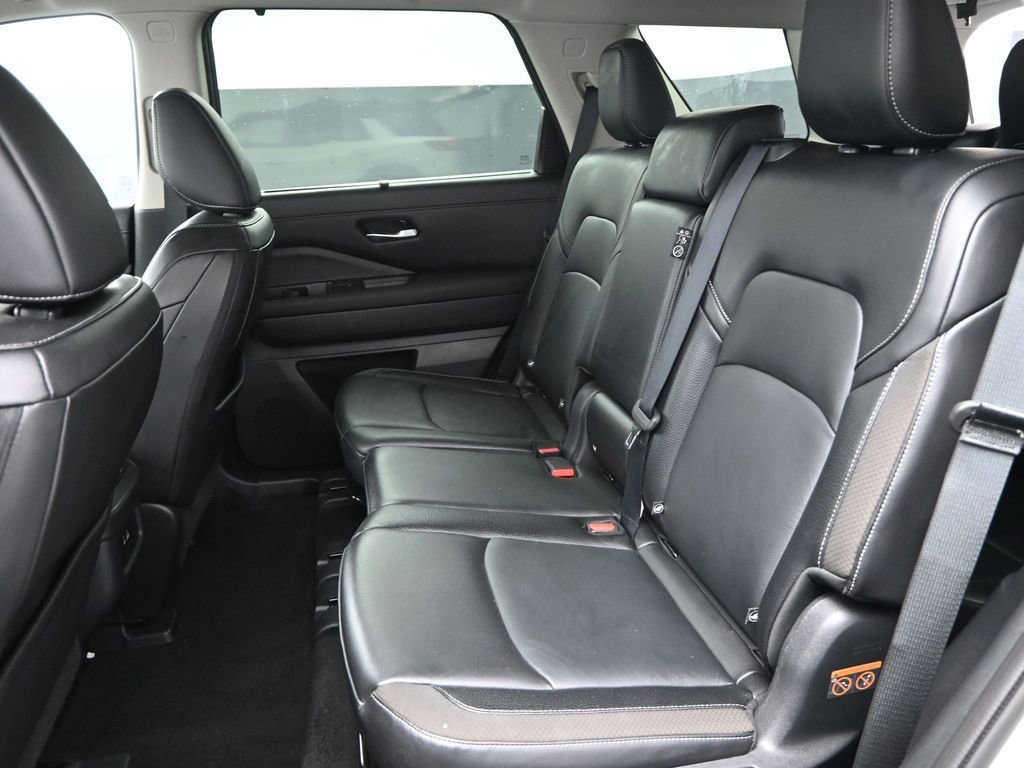 Used 2024 Nissan Pathfinder SL image 13