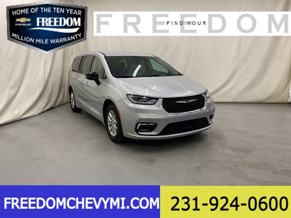 Used 2024 Chrysler Pacifica Touring-L