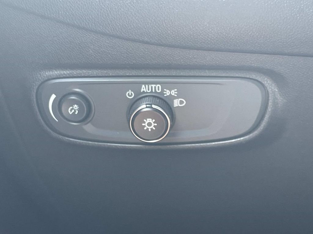 Used 2023 Chevrolet Equinox RS w/ RS Leather Package FWD image 27