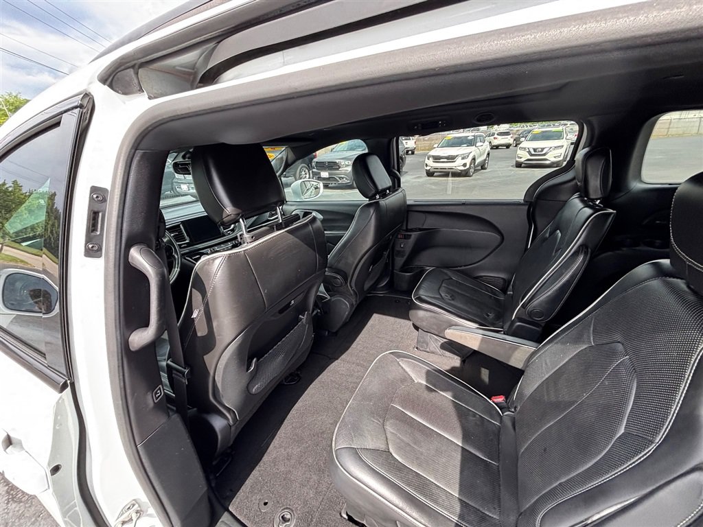 Used 2020 Chrysler Pacifica Limited w/ S Appearance Package FWD image 18