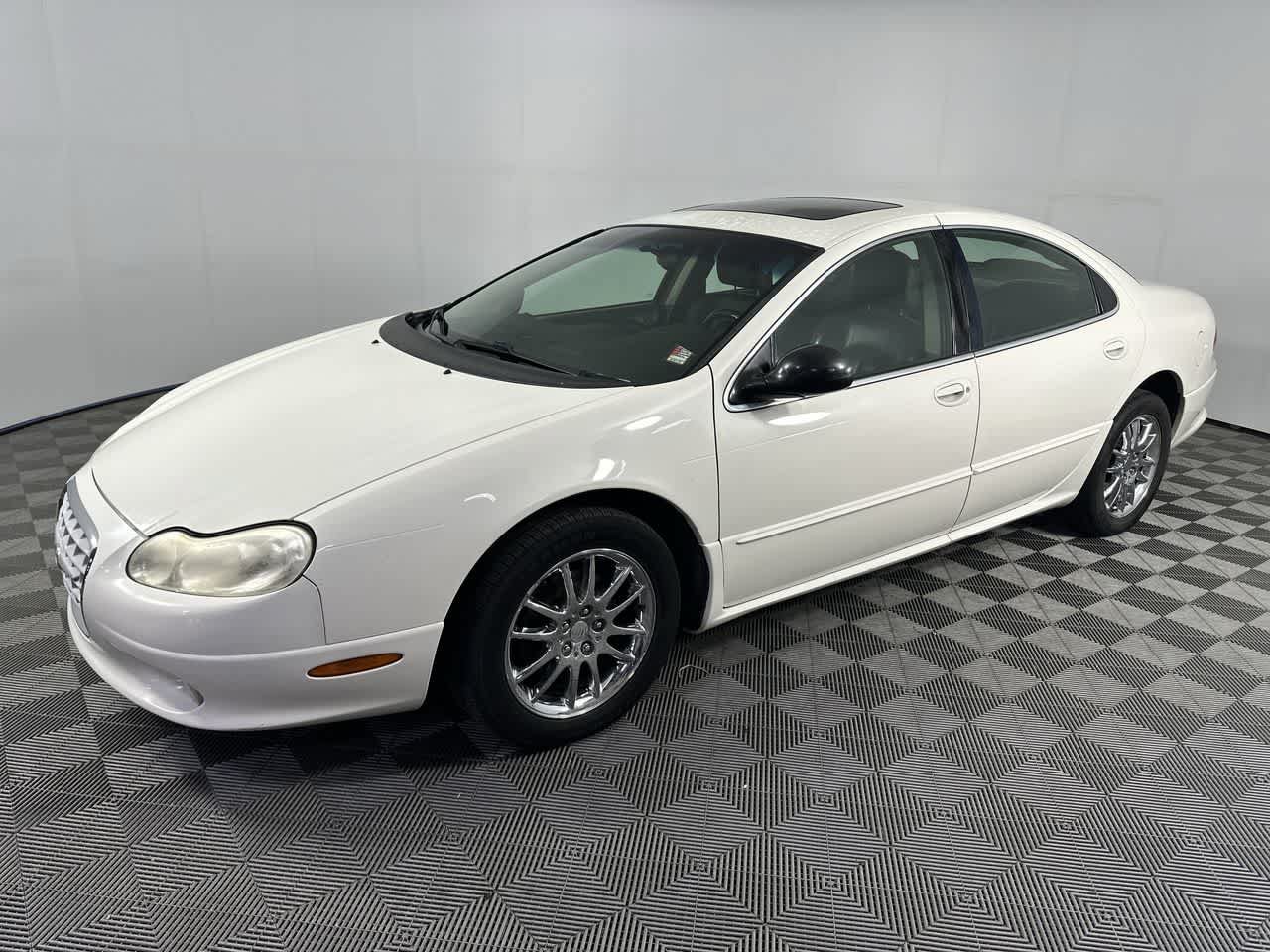Used 2002 Chrysler Concorde Limited FWD image 4