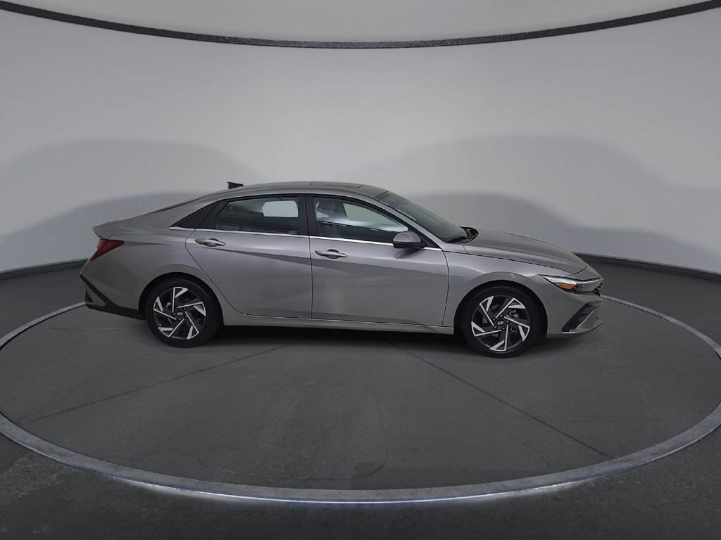 Used 2025 Hyundai Elantra Limited FWD image 18