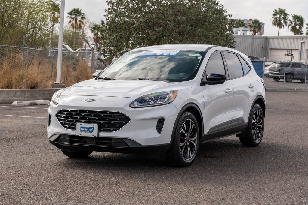 Used 2022 Ford Escape SE w/ SE Sport Appearance Package image 3