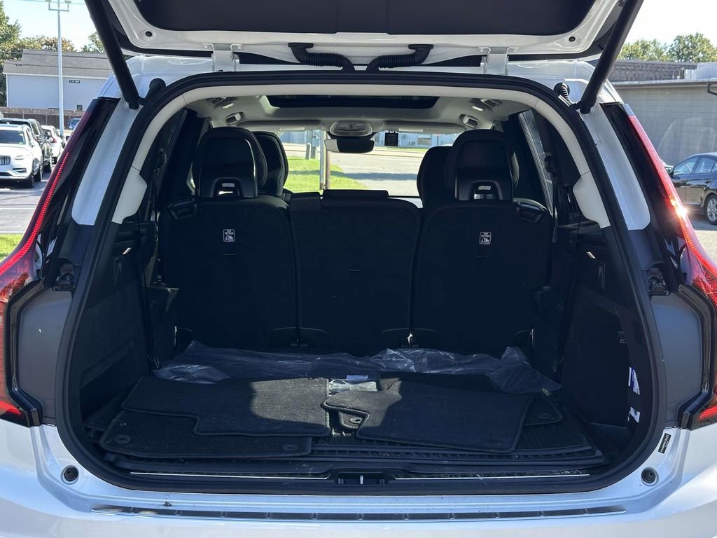 Certified 2025 Volvo XC90 T8 Plus w/ Protection Package Premier AWD/4WD image 13