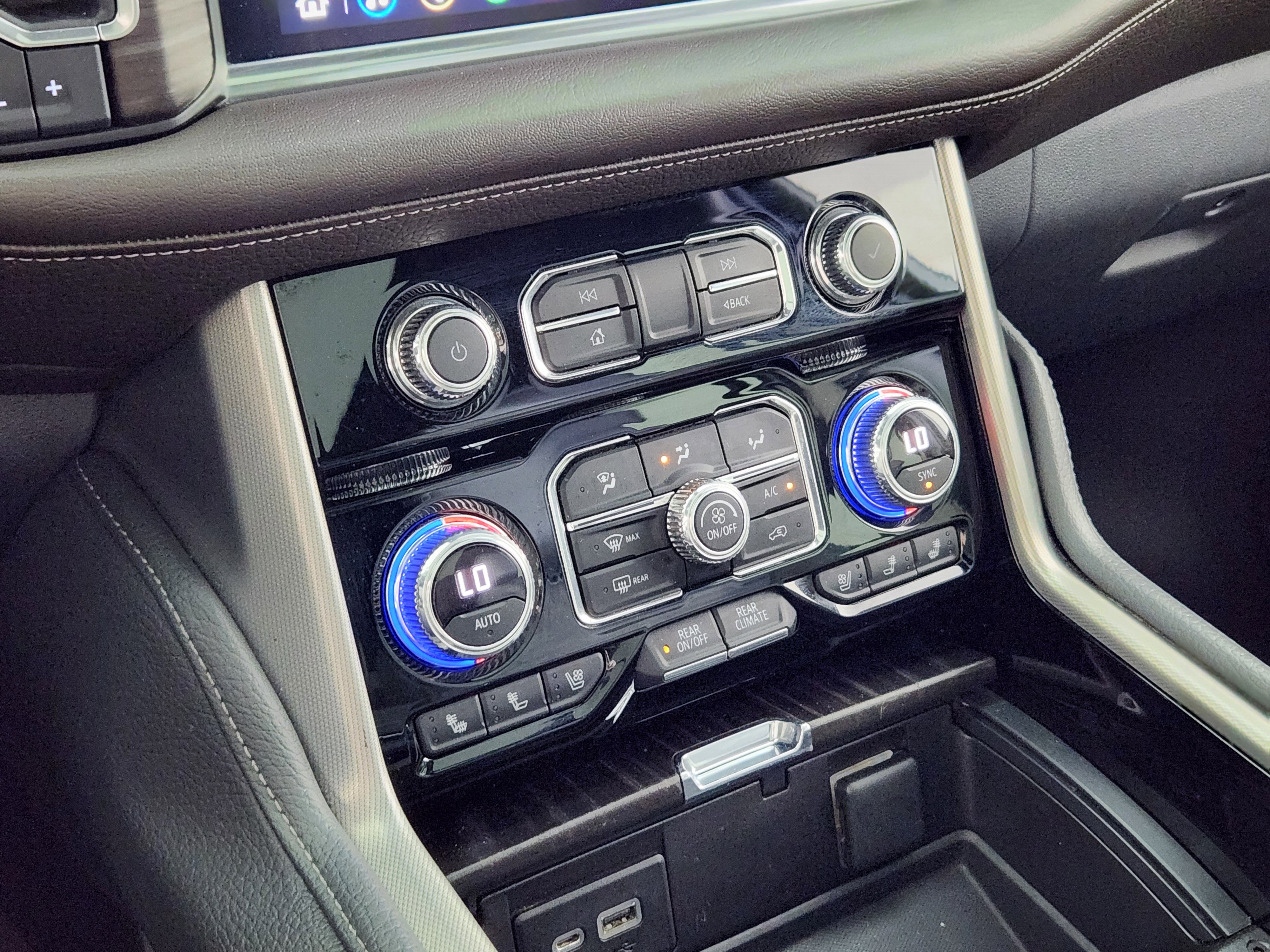 Used 2021 GMC Yukon Denali w/ Denali Premium Package image 24