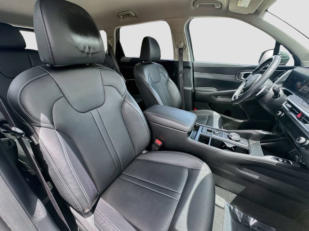 Used 2025 Kia Sorento EX AWD/4WD image 29