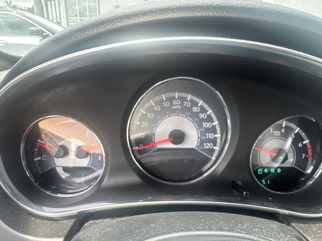 Used 2013 Chrysler 200 Touring FWD image 2