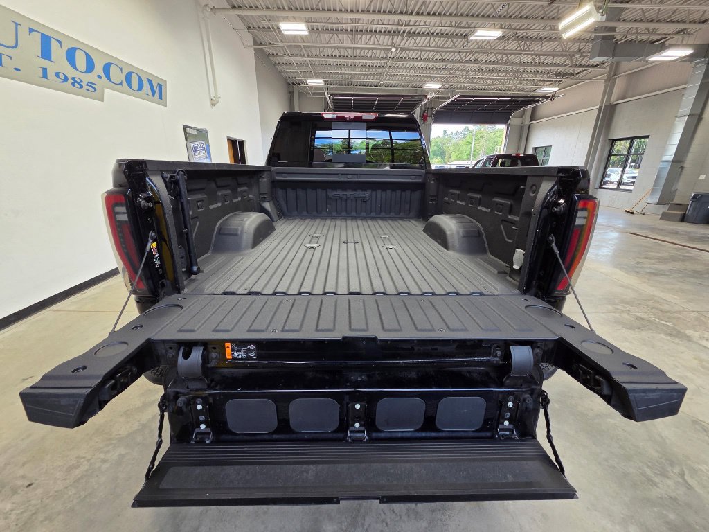 Used 2024 GMC Sierra 2500 AT4 w/ Technology Package AWD/4WD image 10