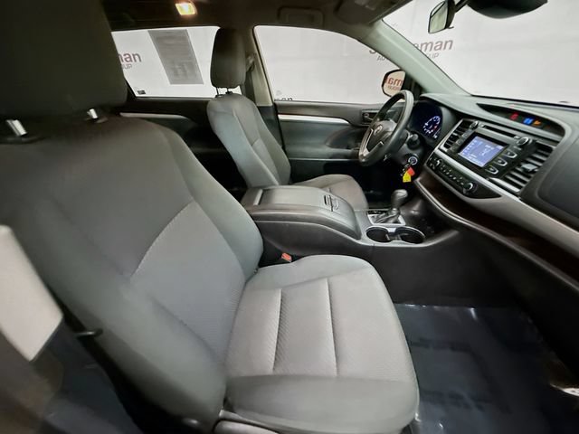 Used 2019 Toyota Highlander LE AWD/4WD image 27