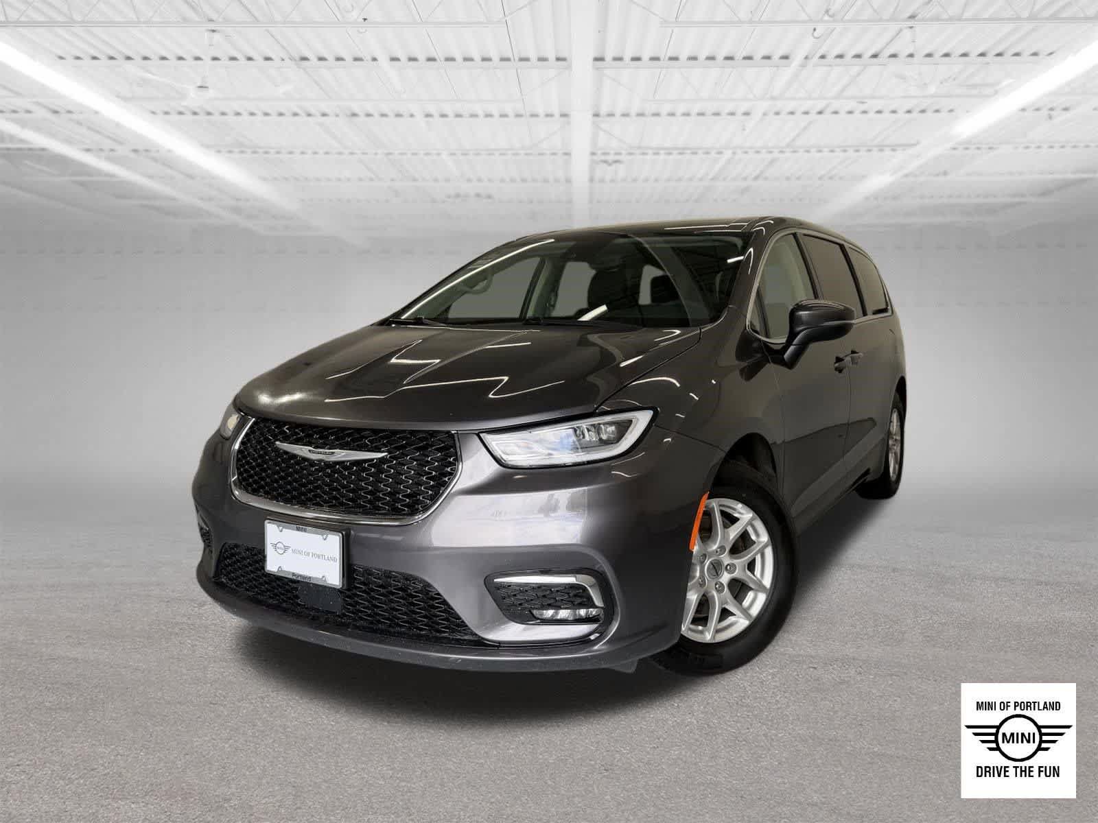 Used 2023 Chrysler Pacifica Touring-L FWD image 1