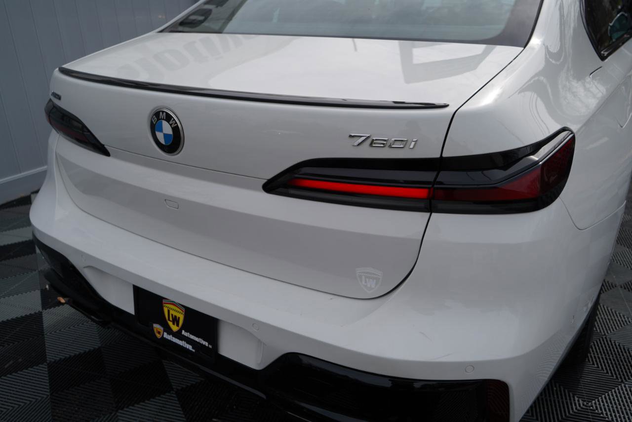 Used 2023 BMW 760i xDrive w/ Executive Package image 92