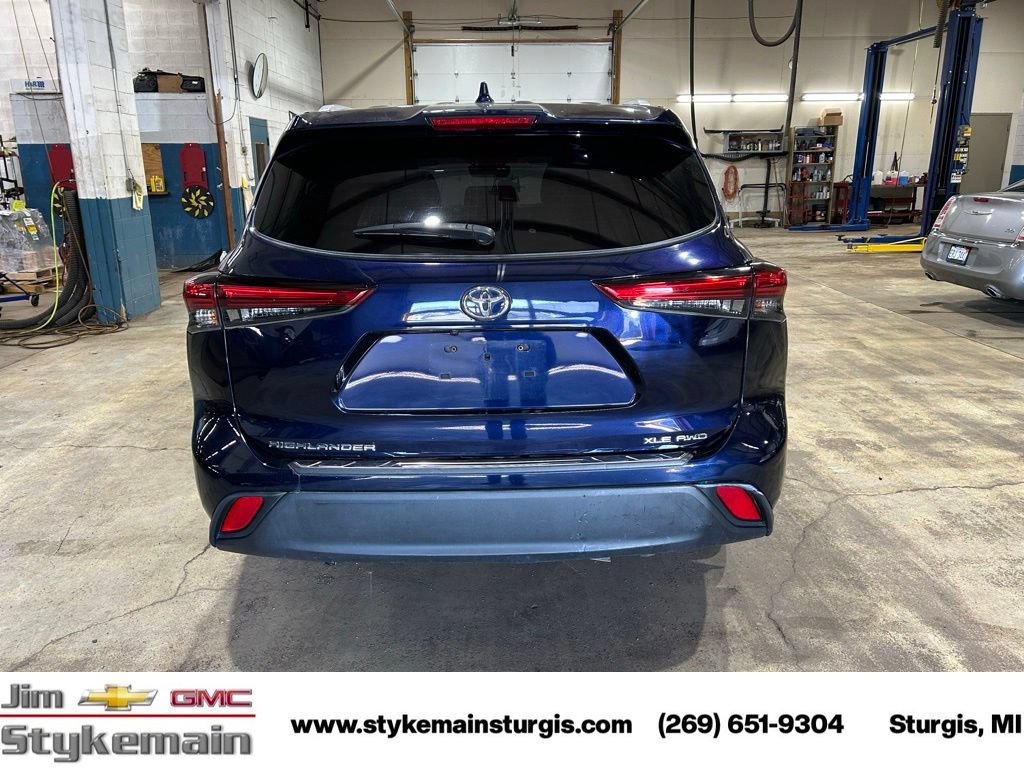 Used 2022 Toyota Highlander XLE AWD/4WD image 8