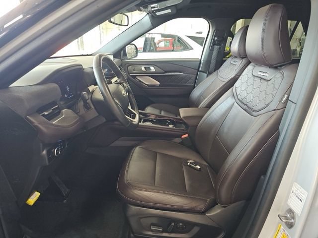 Used 2025 Ford Explorer Platinum w/ LUX Leather Package AWD/4WD image 9