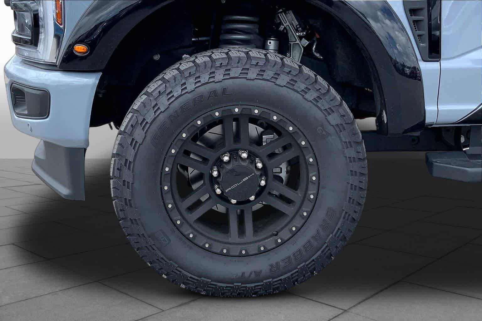 New 2026 Ford F250 Lariat w/ Black Appearance Package AWD/4WD image 12