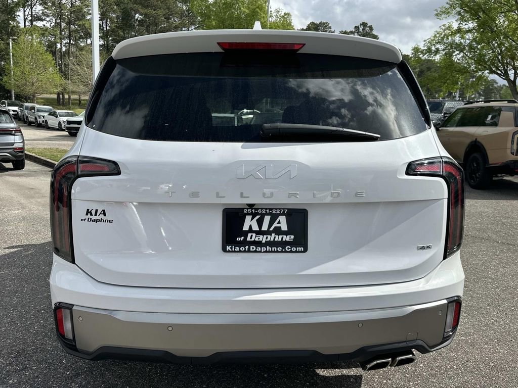 Used 2025 Kia Telluride SX w/ SX Captain's Chair Package image 3