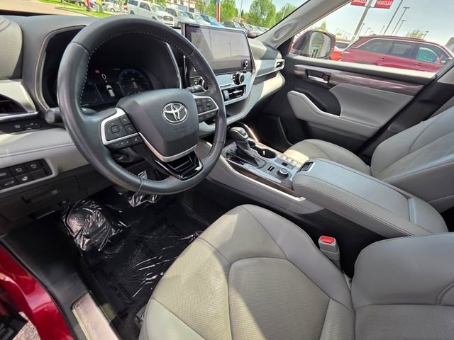 Used 2023 Toyota Highlander Platinum AWD/4WD image 19