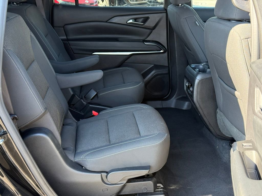 Used 2024 Chevrolet Traverse LT image 11