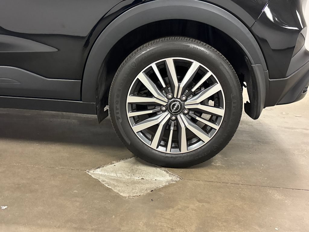 Used 2023 Nissan Kicks SV FWD image 14