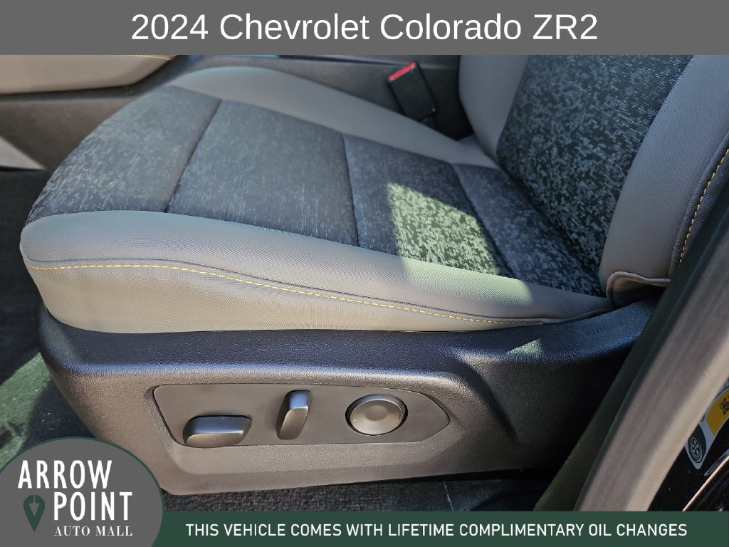 Used 2024 Chevrolet Colorado ZR2 w/ Technology Package AWD/4WD image 23