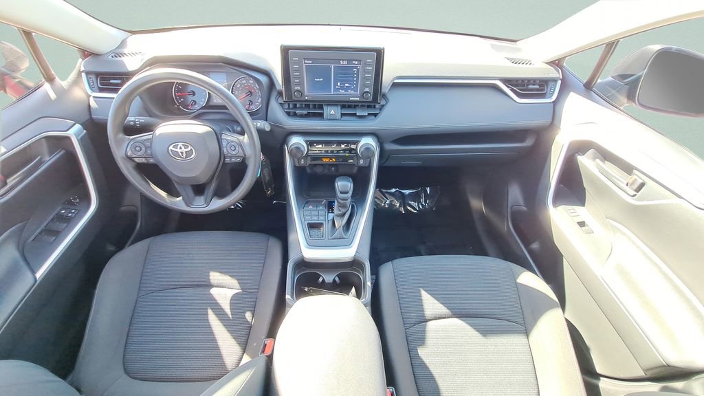 Used 2021 Toyota RAV4 LE image 14