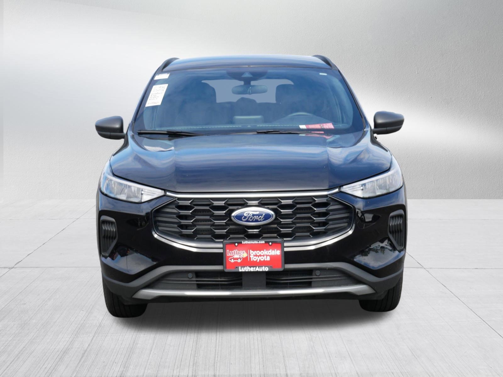 Used 2025 Ford Escape ST-Line AWD/4WD image 2