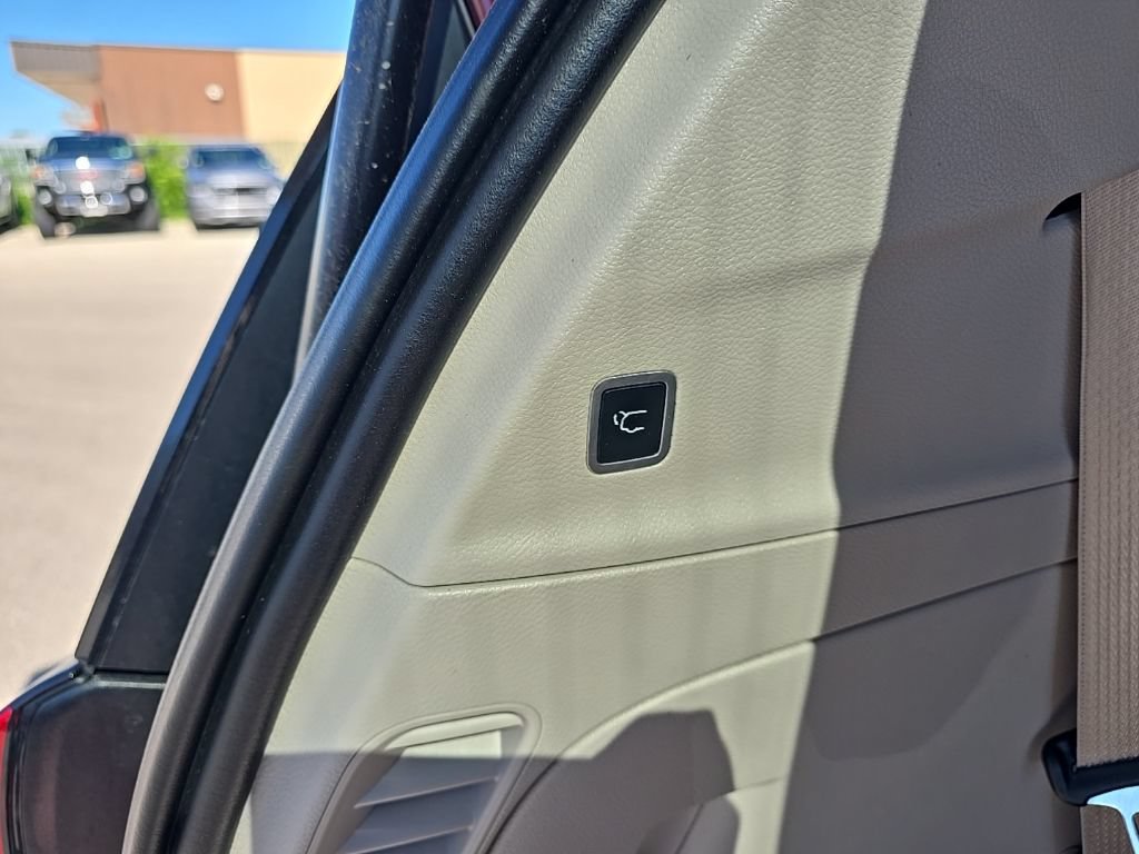 Used 2017 Chrysler Pacifica Touring-L Plus w/ Tire & Wheel Group FWD image 8