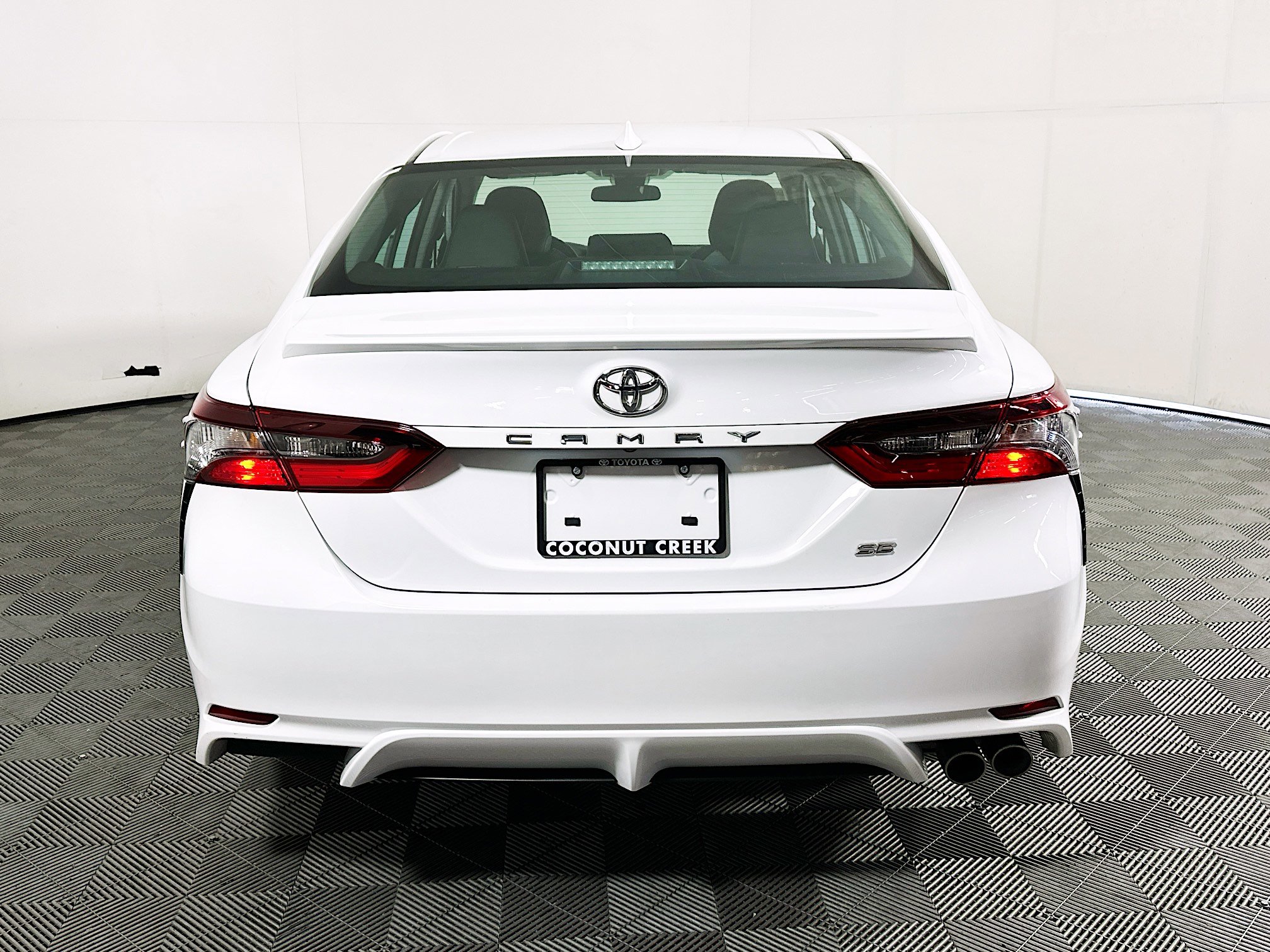 Used 2023 Toyota Camry SE FWD image 4