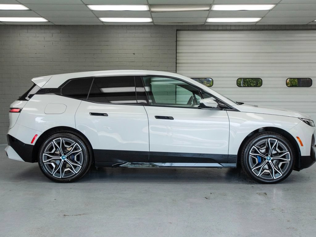 Used 2025 BMW iX xDrive50 AWD/4WD image 3