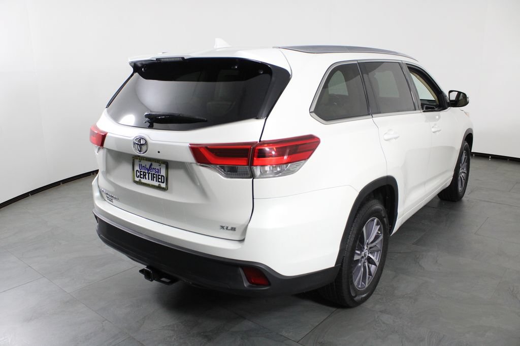 Used 2017 Toyota Highlander XLE FWD image 3