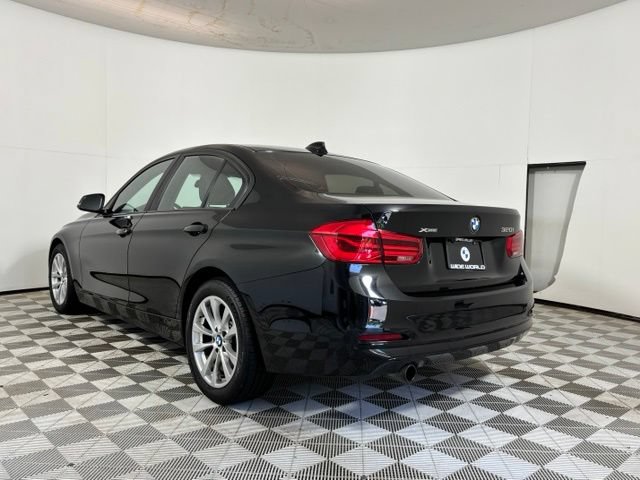 Used 2017 BMW 320i xDrive Sedan AWD/4WD image 5