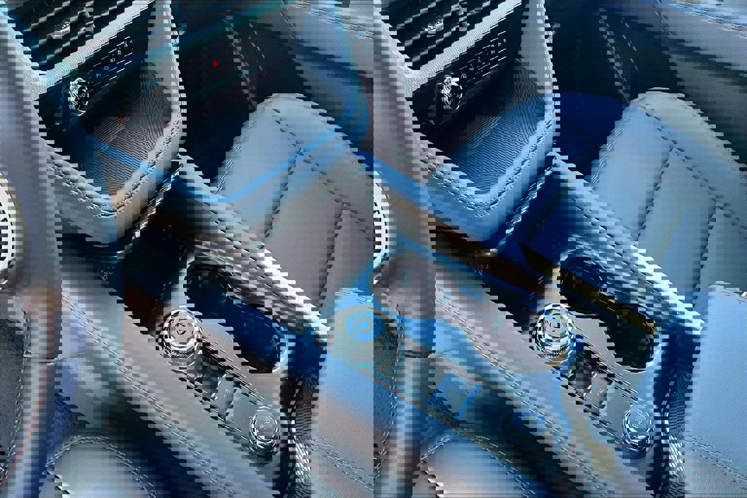 New 2025 Ford Explorer Active w/ Active Comfort Package image 8