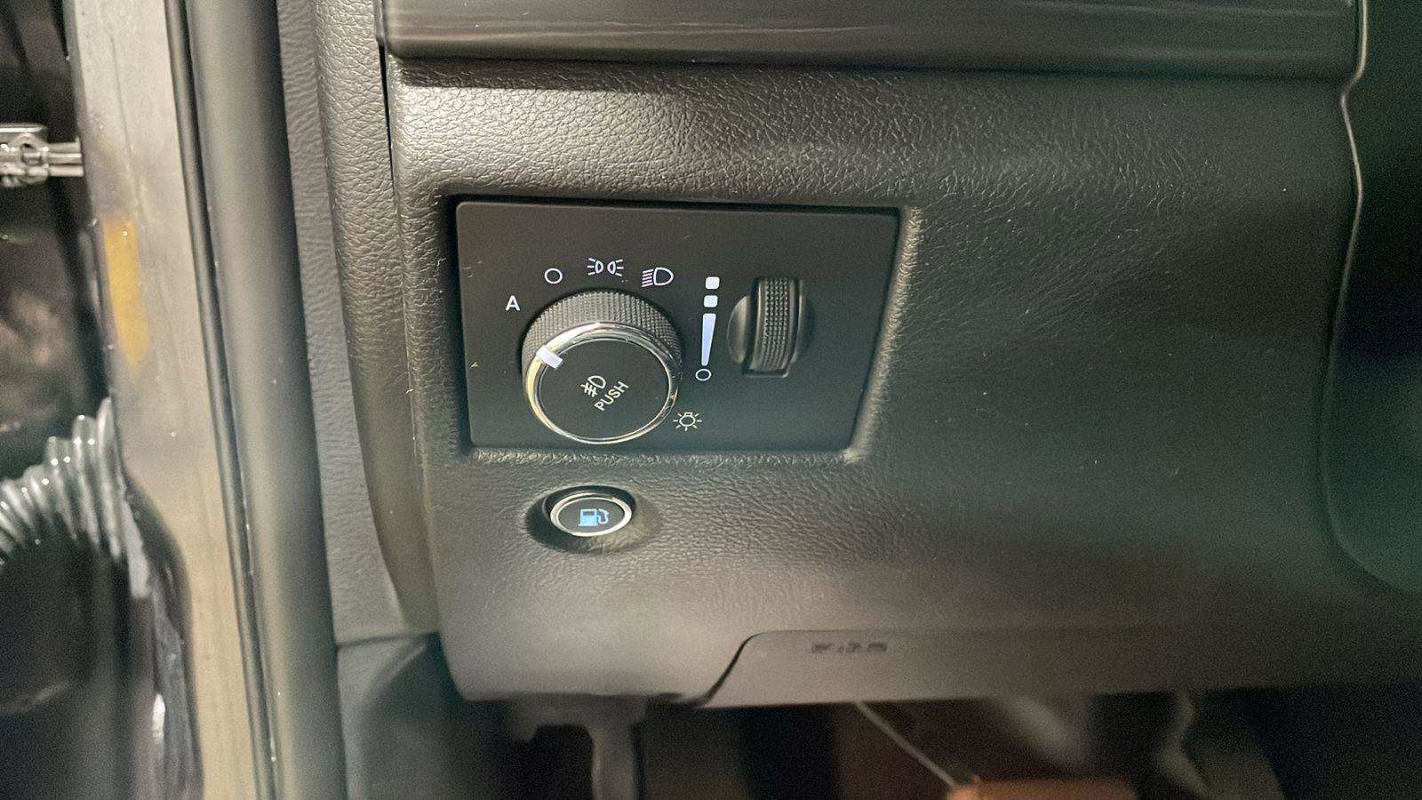 Used 2021 Jeep Grand Cherokee Laredo w/ Security & Convenience Group image 16