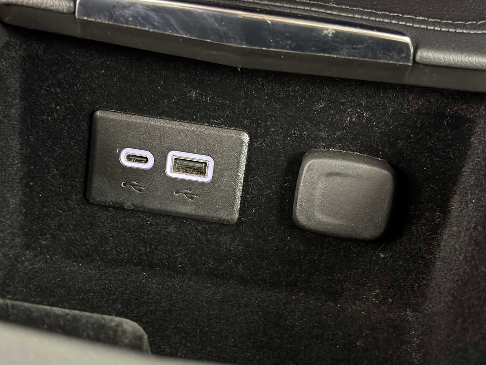 Used 2024 Cadillac XT4 Premium Luxury image 29