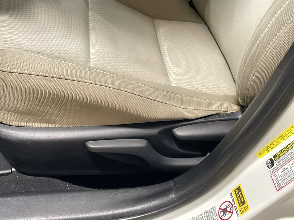 Used 2016 Toyota Corolla LE FWD image 13