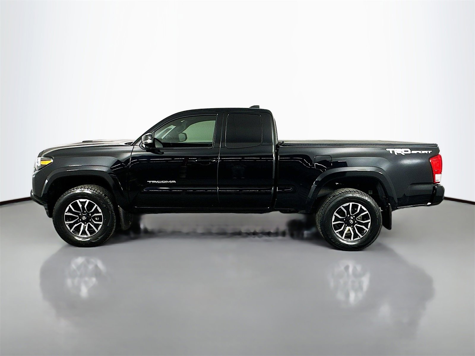 Certified 2022 Toyota Tacoma TRD Sport image 4