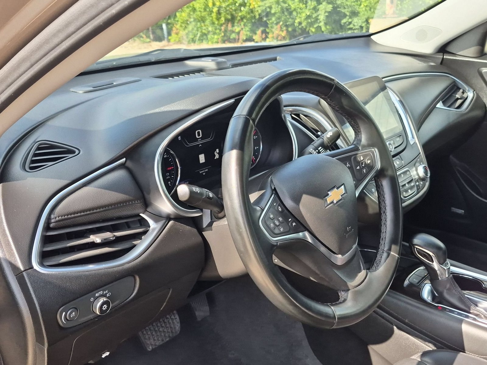 Used 2024 Chevrolet Malibu LT FWD image 11