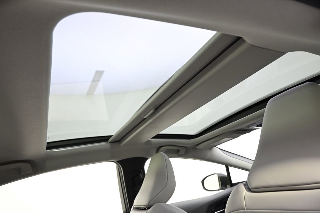 Used 2024 Toyota Prius XLE image 17