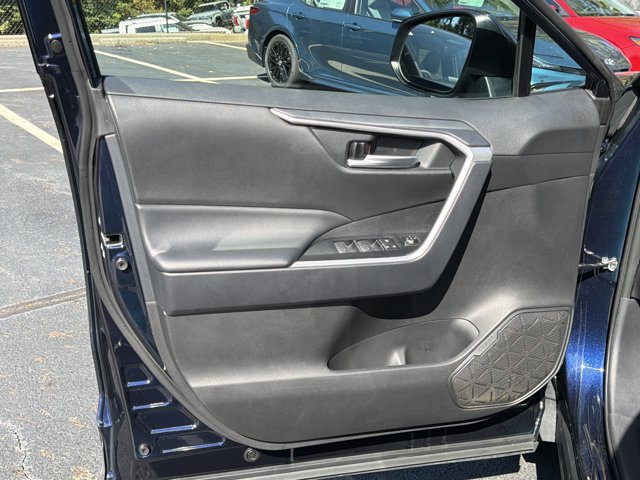 Used 2025 Toyota RAV4 XLE AWD/4WD image 10