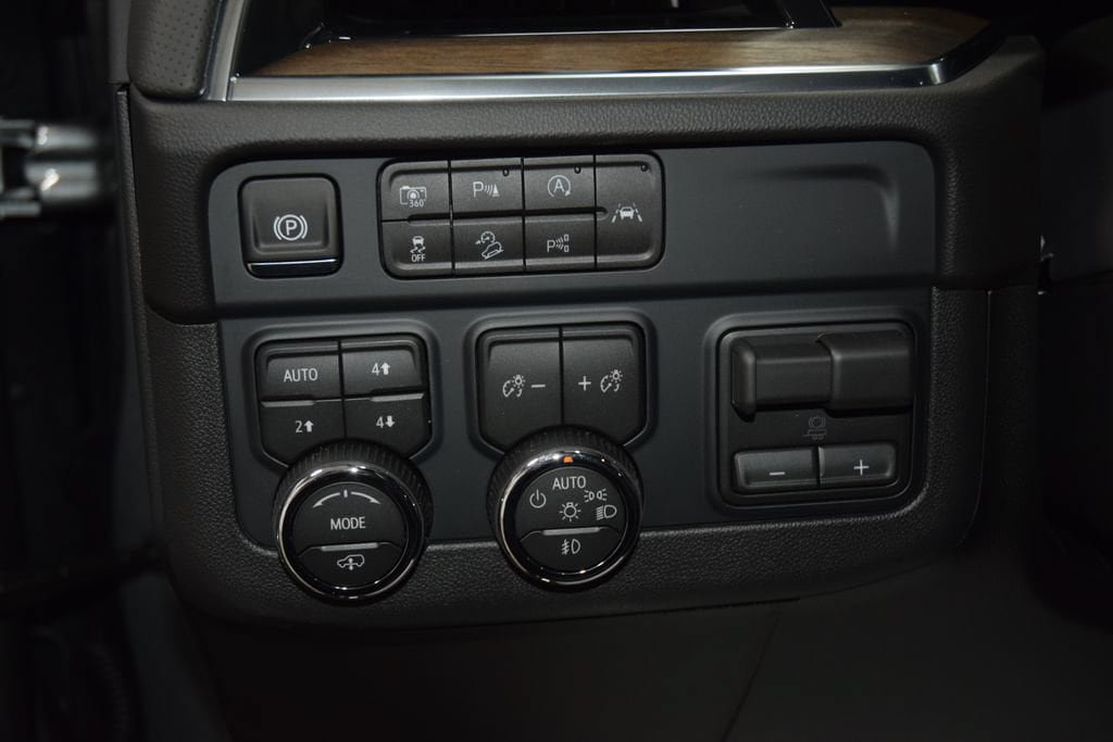 New 2026 Chevrolet Suburban High Country AWD/4WD image 36