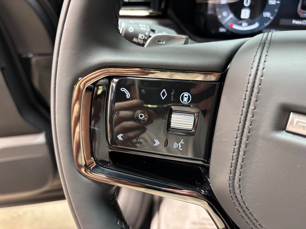 New 2026 Land Rover Range Rover Velar Dynamic SE image 19