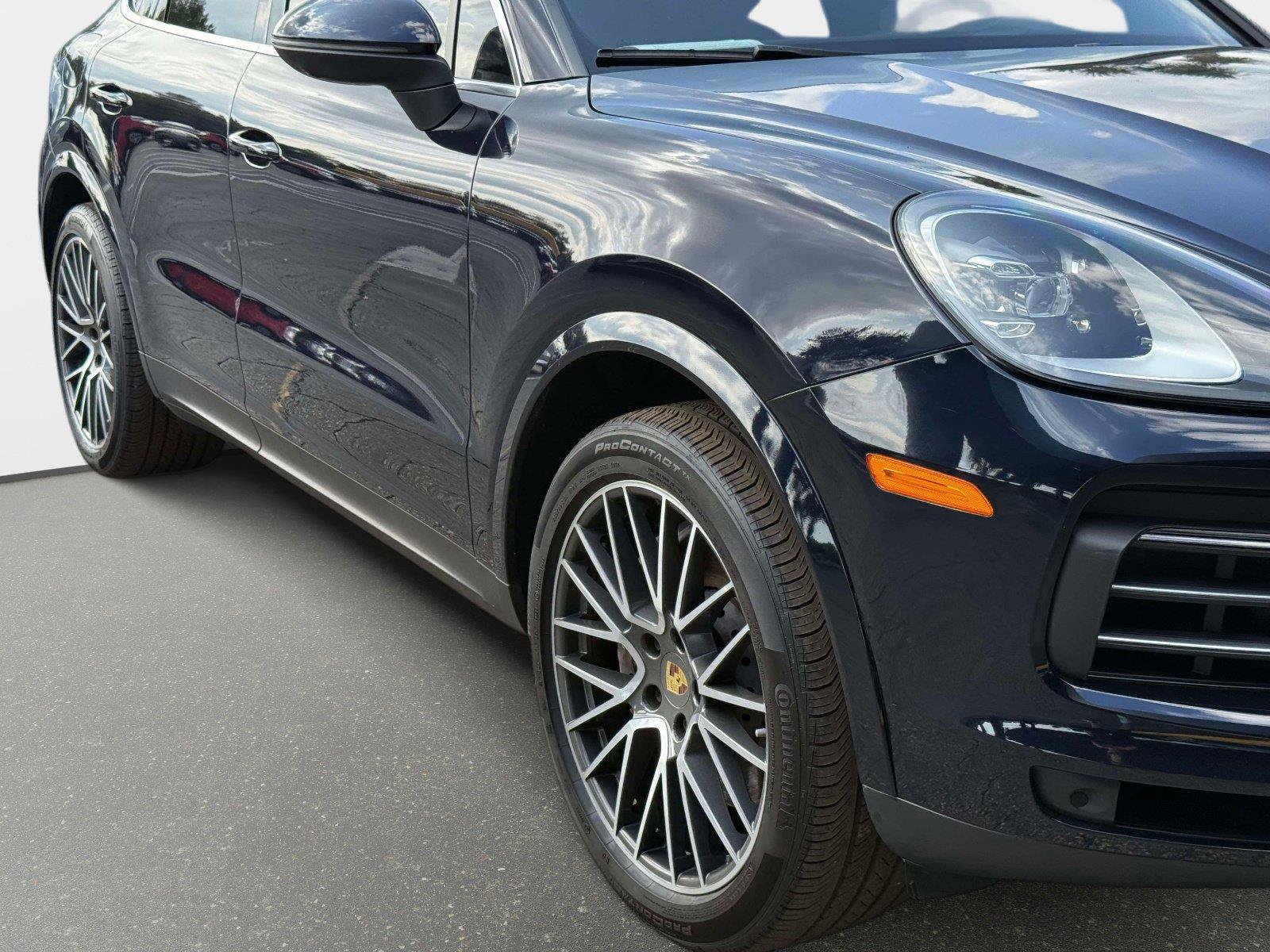 Used 2022 Porsche Cayenne w/ Premium Package image 20