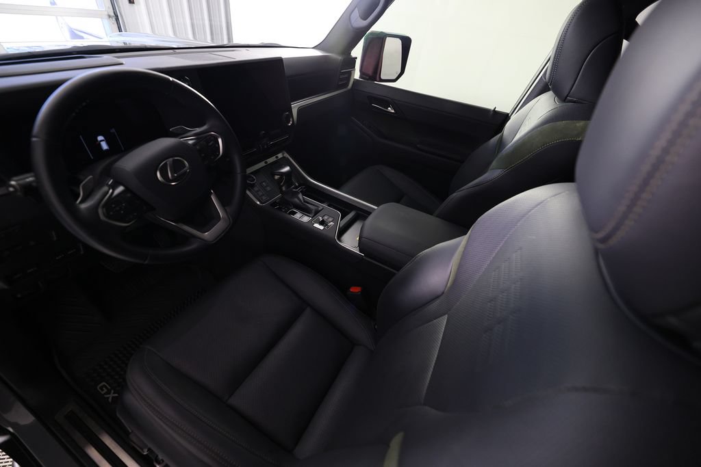 Used 2025 Lexus GX 550 AWD/4WD image 16