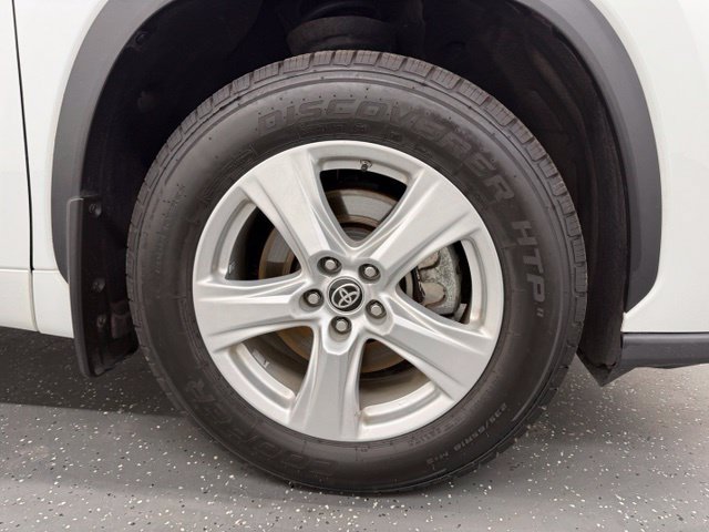 Used 2023 Toyota Highlander L FWD image 22