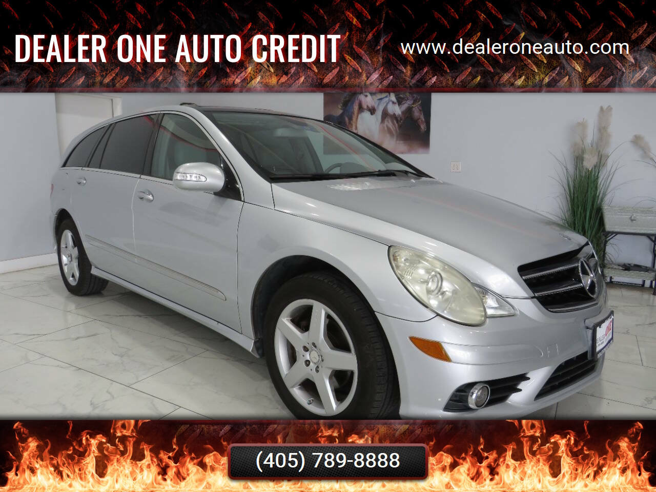 Used 2010 Mercedes-Benz R 350 4MATIC image 1