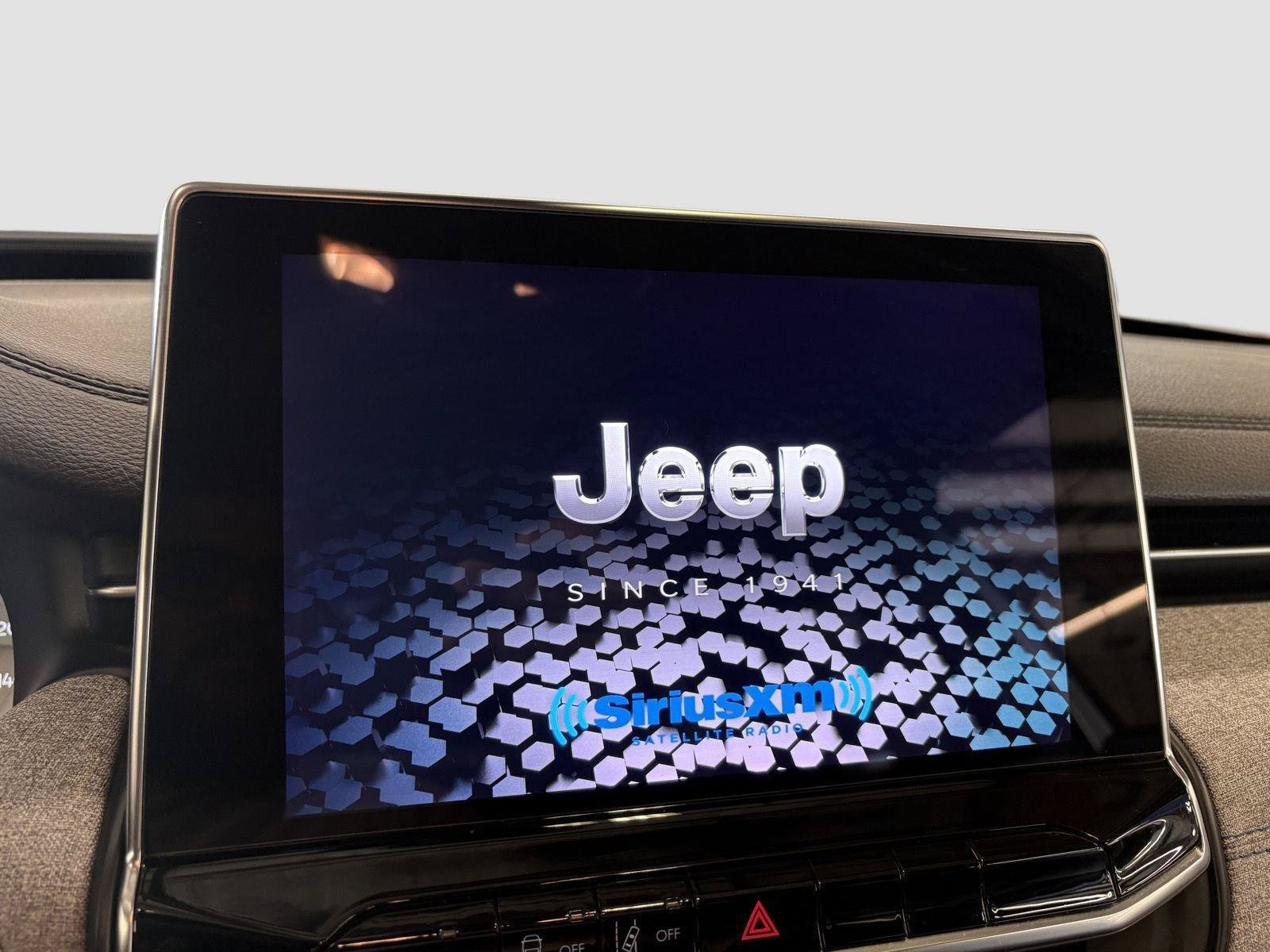 Used 2024 Jeep Compass Latitude AWD/4WD image 35