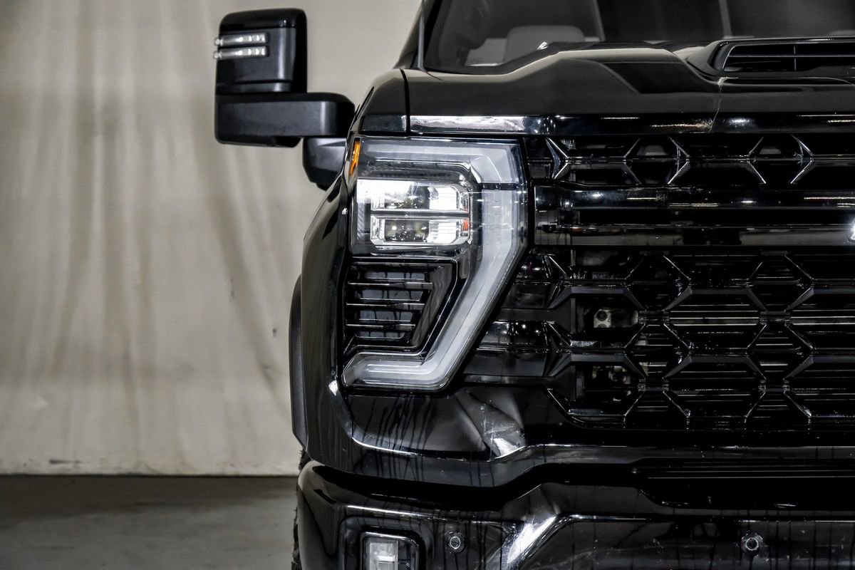 Used 2025 Chevrolet Silverado 2500 ZR2 w/ Technology Package image 40