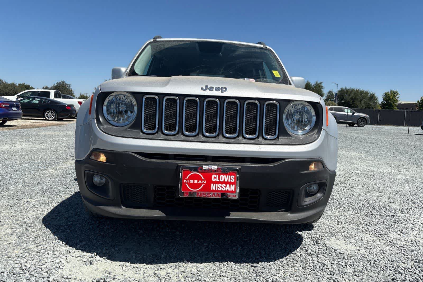 Used 2017 Jeep Renegade Latitude FWD image 11